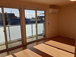 アンダー　フォレスト 201