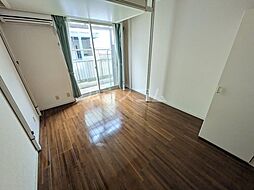 第三通南ハウス 102 1階ワンルームのリビング/ダイニング