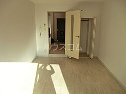 ジュビレ瑞穂 302 3階1Kのリビング/ダイニング