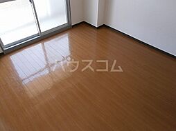 ステップVIII 305 3階ワンルームのリビング/ダイニング