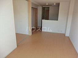 カーサ・スクーデリアII 203 2階2LDKのリビング/ダイニング