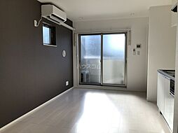 近鉄名古屋線 烏森駅 徒歩4分の賃貸アパート 3階1LDKのリビング/ダイニング