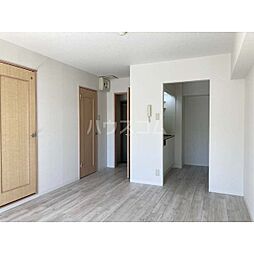 オセアン　ブルー 101 1階ワンルームのリビング/ダイニング