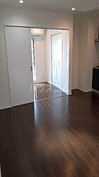 近鉄名古屋線 烏森駅 徒歩4分の賃貸アパート 3階1LDKのリビング/ダイニング