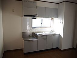 アムールＨＡＰＰＩＮＥＳＳ 202 2階2DKのリビング/ダイニング