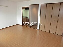 オルテンシア 102 1階ワンルームのリビング/ダイニング