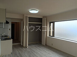 ビラ・フラワーヒル 305 3階ワンルームのリビング/ダイニング