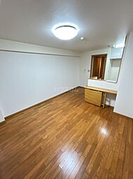 ル・ソレイユ桂川 104 1階ワンルームのリビング/ダイニング