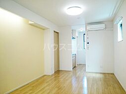 ポリティーク・ガーデン 102 1階ワンルームのリビング/ダイニング