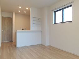 レシェンテ・カーサ 105 1階1LDKのリビング/ダイニング