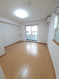 クローバーコート 1階ワンルームのリビング/ダイニング