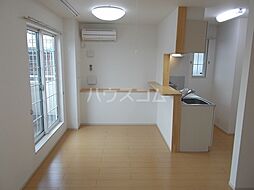 フラット岡芹 201 2階1LDKのリビング/ダイニング