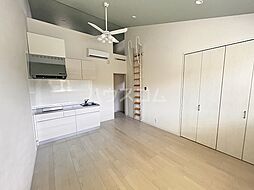 Garage house Ｃ 1階ワンルームのリビング/ダイニング