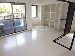 ティーグルブラン桂 102 1階2LDKのリビング/ダイニング