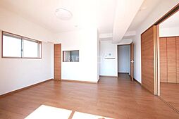 つくばエクスプレス 六町駅 徒歩9分の賃貸マンション 3階1LDKのリビング/ダイニング