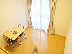 レオパレスＹＡＨＡＧＩI 404 4階1Kのリビング/ダイニング