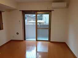 ロリアン 202 2階ワンルームのリビング/ダイニング