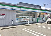 【コンビニエンスストア】ファミリーマート四日市三ツ谷東町店まで865ｍ
