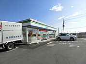 【コンビニエンスストア】ファミリーマート三郷花和田店まで637ｍ