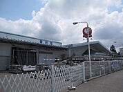 【生活雑貨店】コメリハード＆グリーン伊奈小室店まで805ｍ