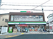 【コンビニエンスストア】ファミリーマートＪＲ総持寺駅南店まで2229ｍ