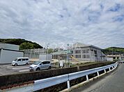 【小学校】蒲郡市立塩津小学校まで648ｍ