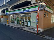 【コンビニエンスストア】ファミリーマート 練馬中村橋店まで552ｍ