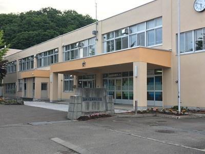 画像18:簾舞中学校(中学校)まで885m