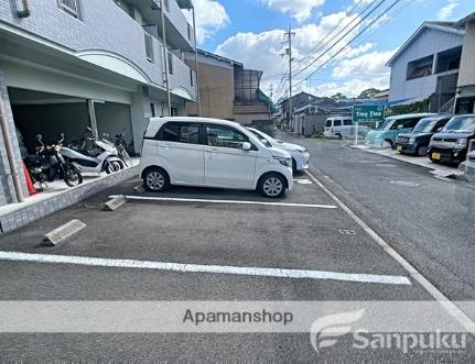 画像30:駐車場