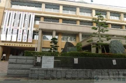 画像17:松山商業高等学校(高校・高専)まで342m