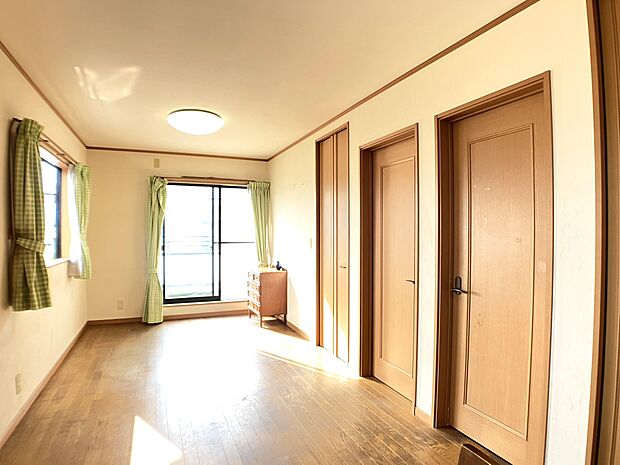 2階12畳の洋室は、お子様の成長に合わせて2部屋に分けることのできる設計になってます♪